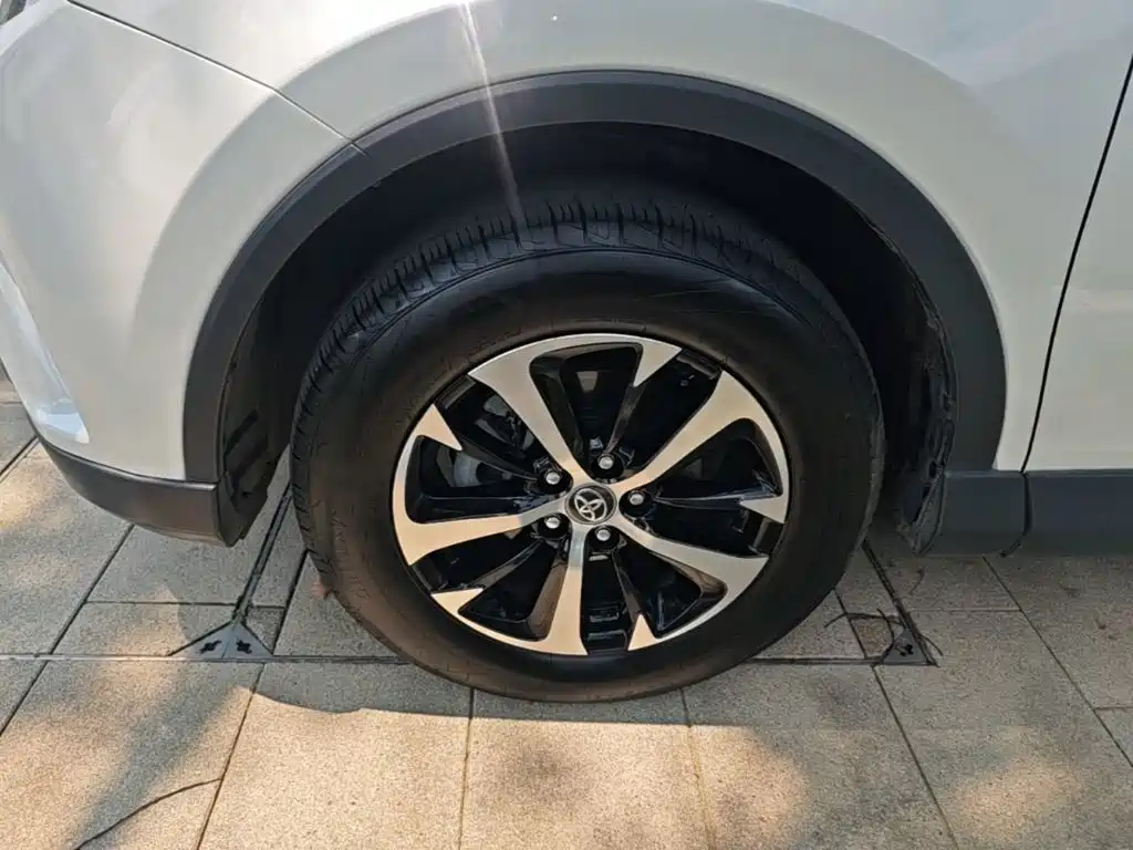 Toyota RAV4 2016 — фото 23
