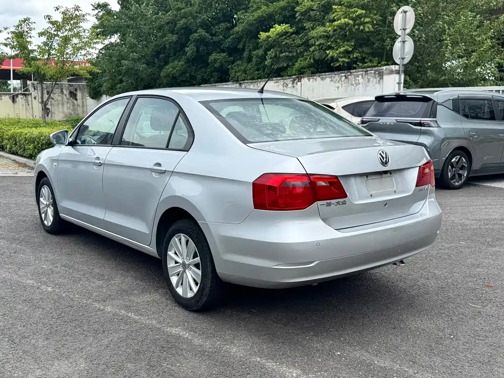 Volkswagen Jetta 2015 — фото 14
