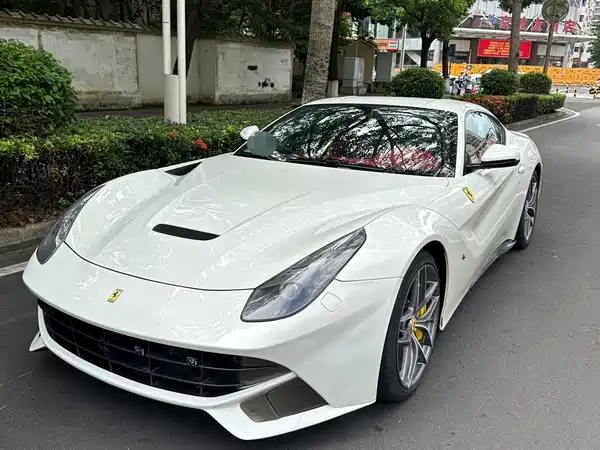 Ferrari F12berlinetta 2013