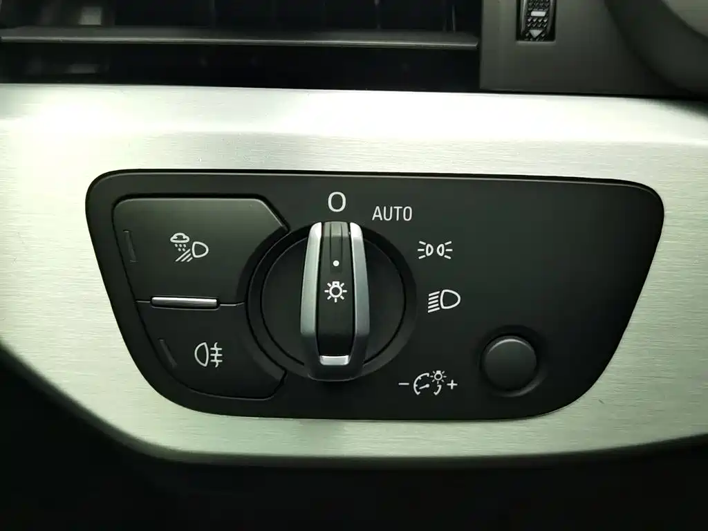 Audi A4L 2022 — фото 21