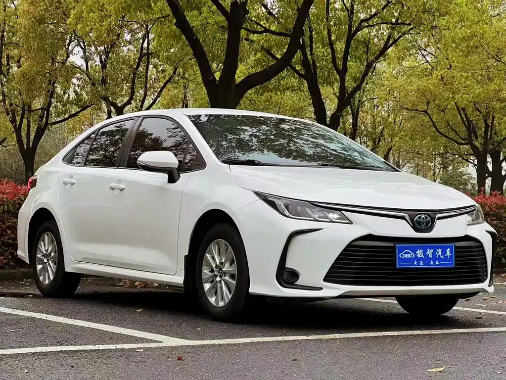 Toyota Corolla 2023 — фото 3