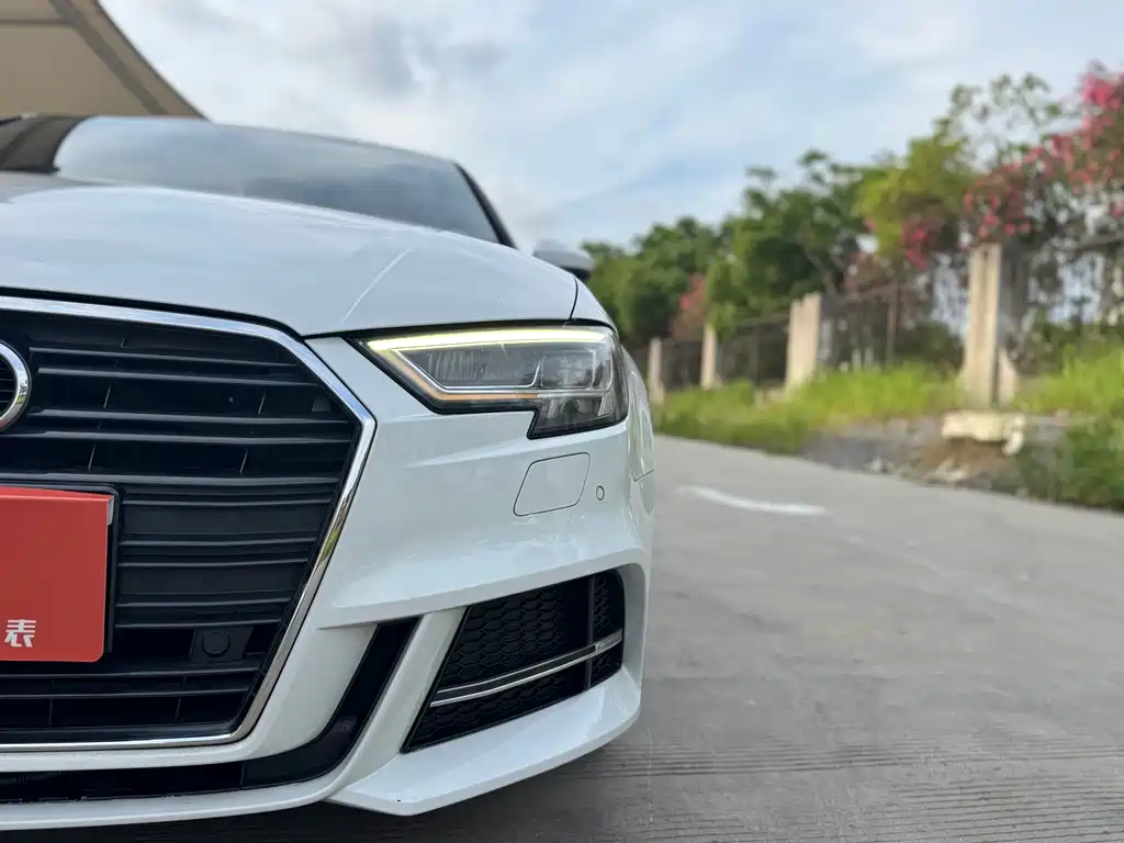 Audi A3 2018 — фото 8