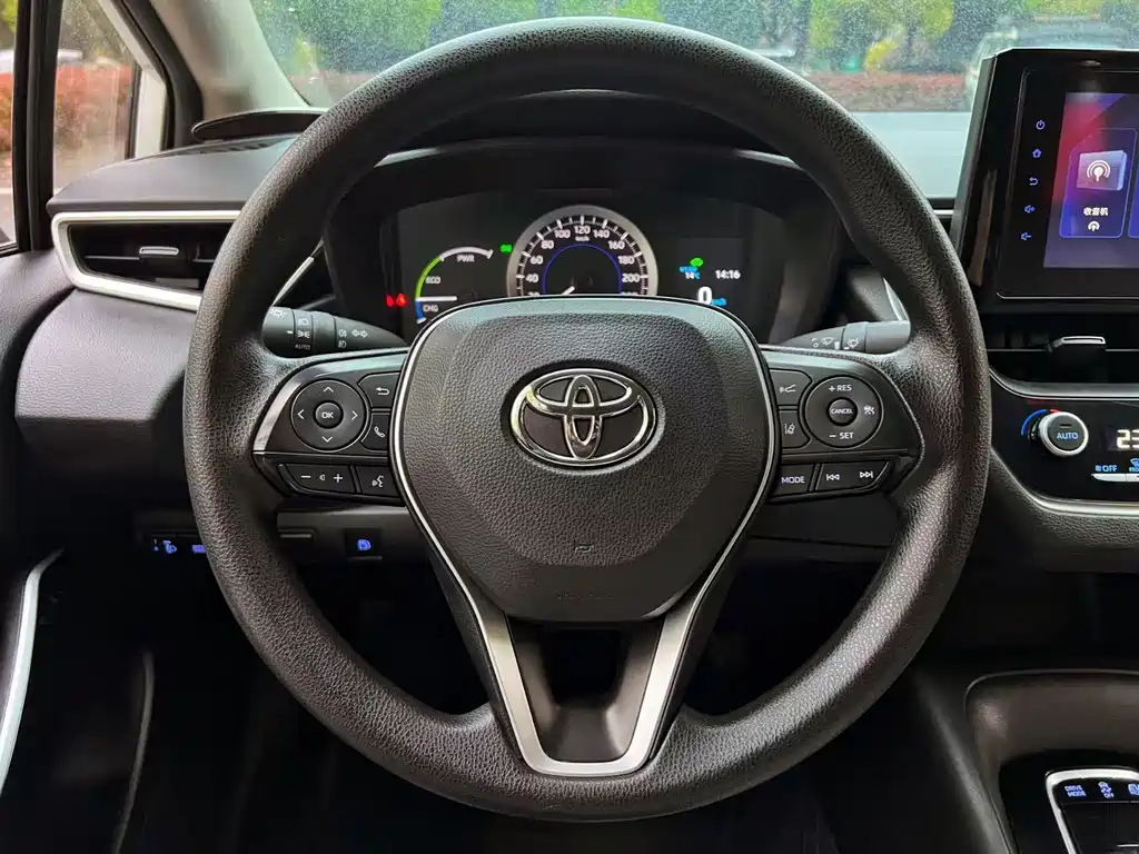 Toyota Corolla 2023 — фото 13