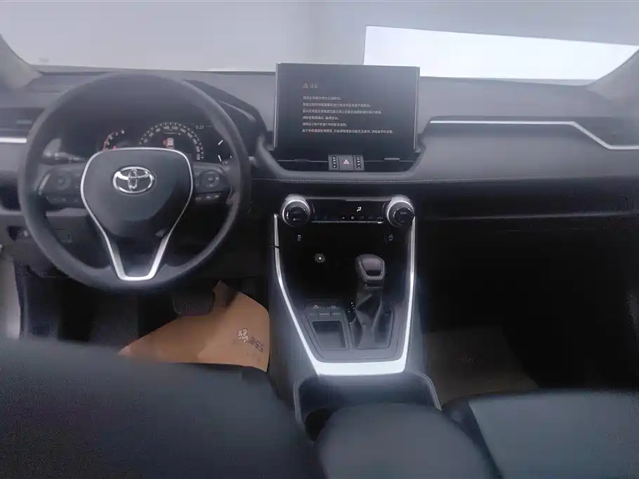 Toyota RAV4 2021 — фото 12