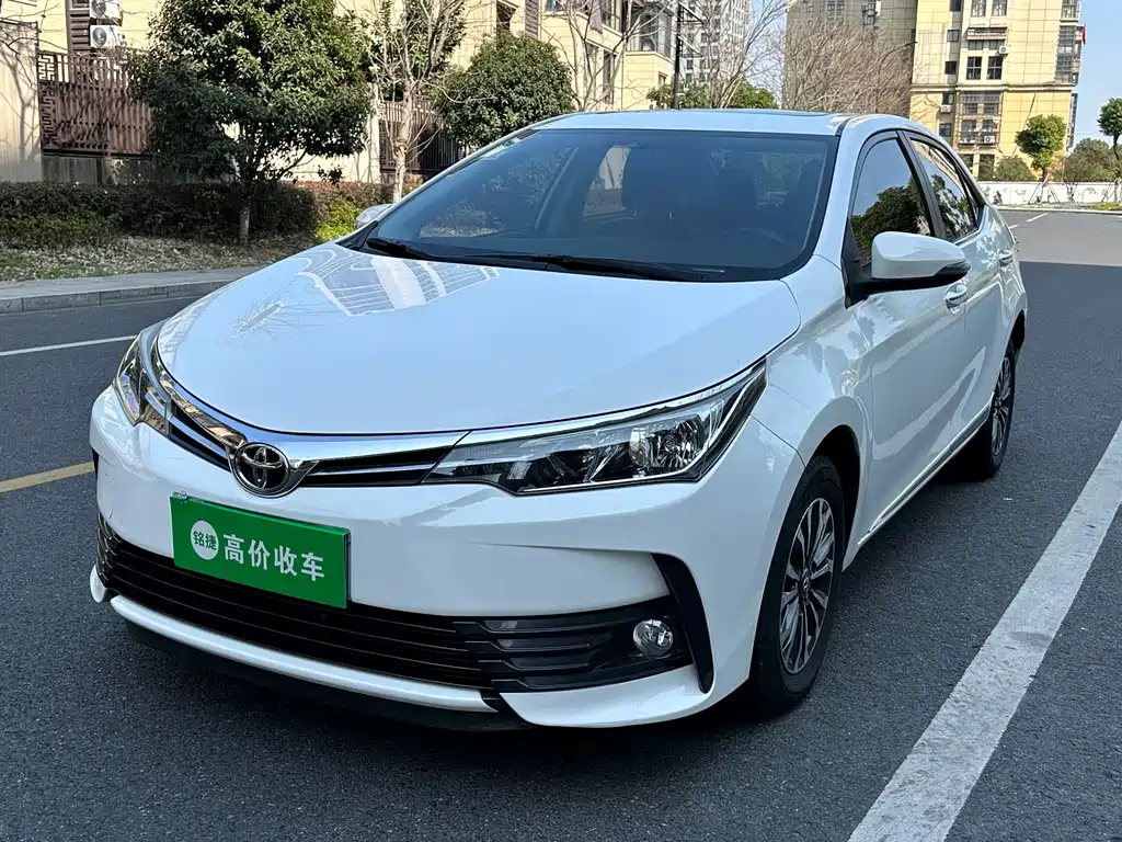 Toyota Corolla 2018 — фото 1