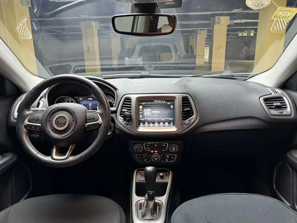 Jeep Compass 2018 — фото 9