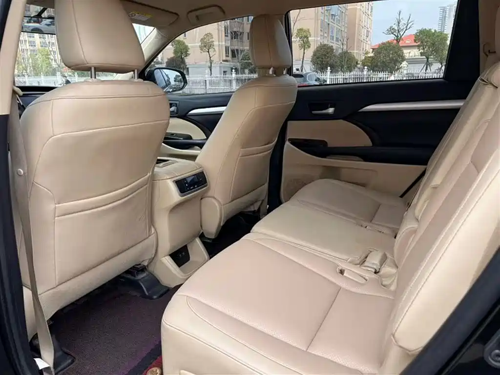 Toyota Highlander 2020 — фото 10