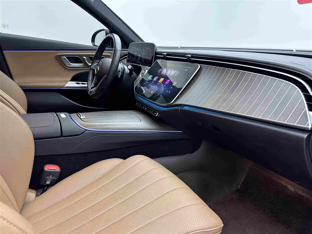 Mercedes-Benz E-Class 2024 — фото 16