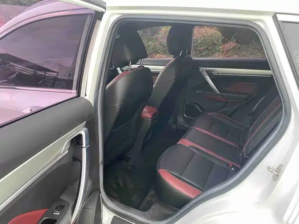 Geely Binyue 2021