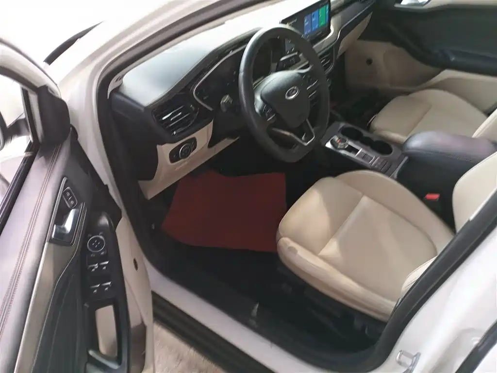 Ford Focus 2021 — фото 12