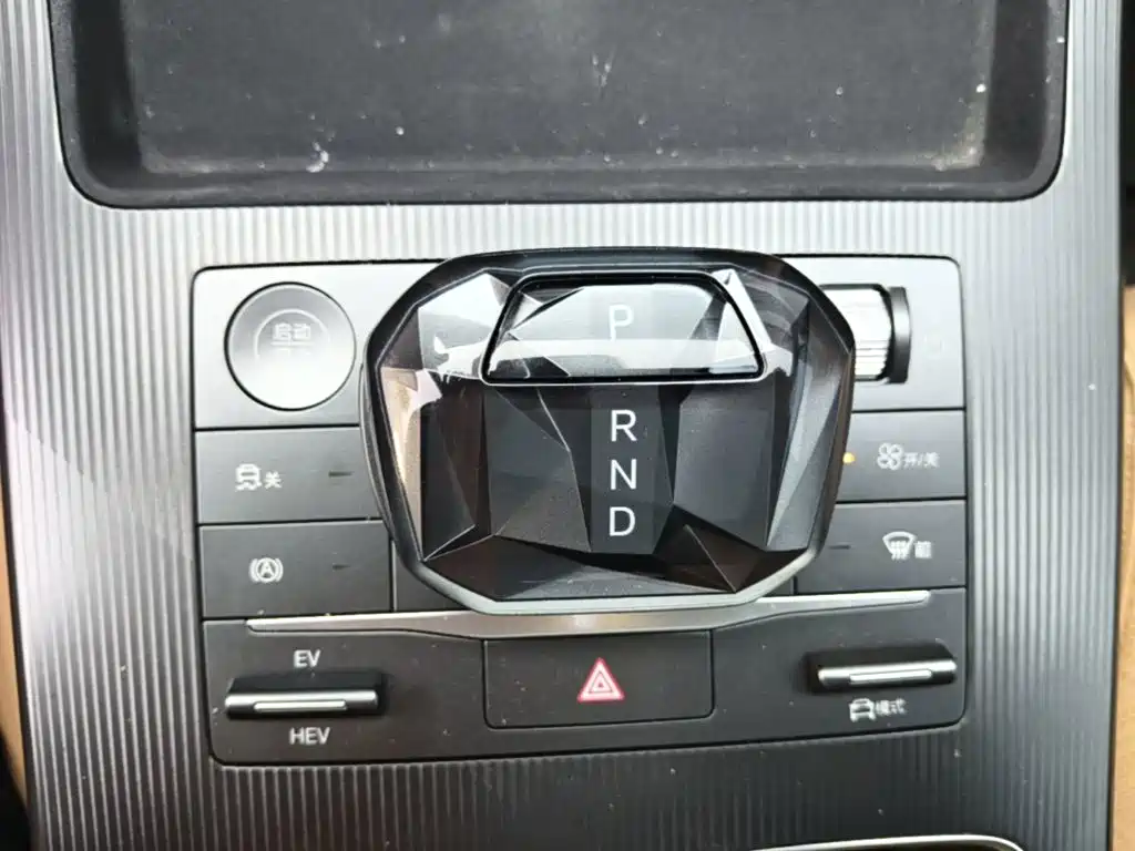 BYD L DM-i 2024 — фото 14
