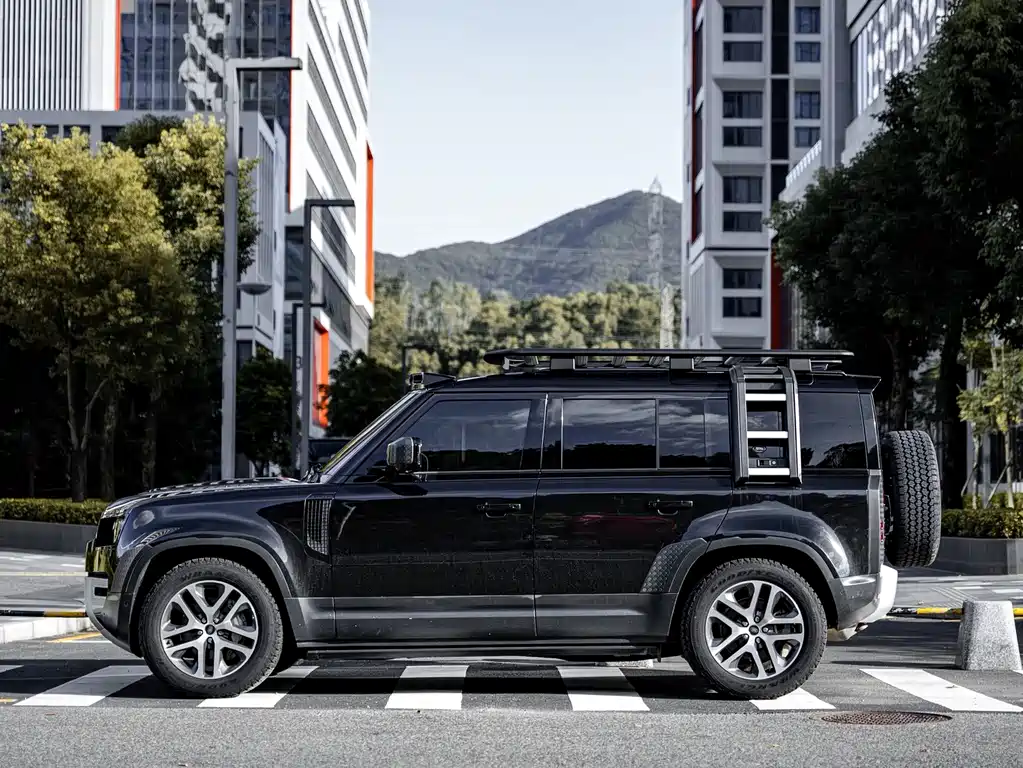 Land Rover Defender 2022 — фото 22