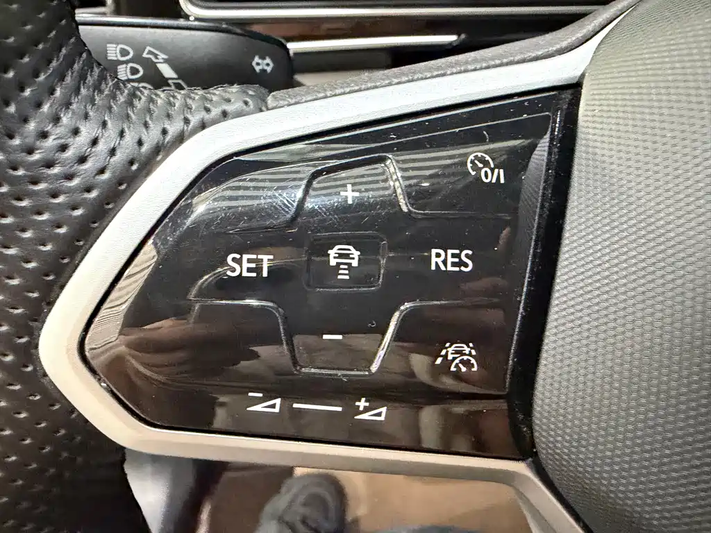 Volkswagen Tiguan L 2023 — фото 14