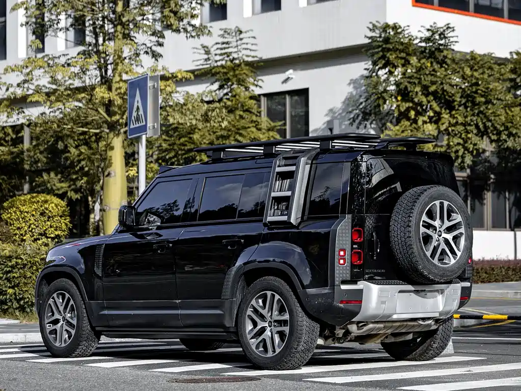 Land Rover Defender 2022 — фото 23