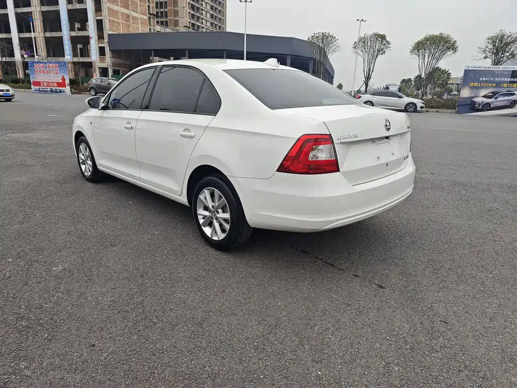 Skoda Rapid 2015 — фото 5