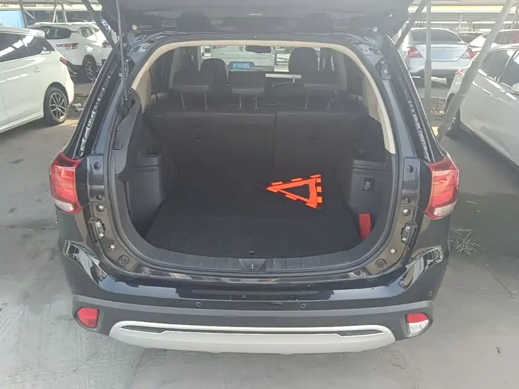 Mitsubishi Outlander 2021 — фото 19