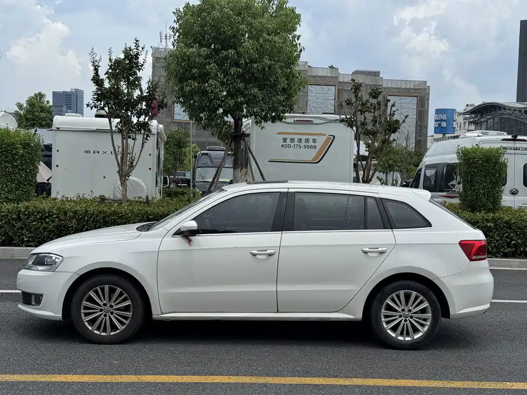 Volkswagen Gran Lavida 2015