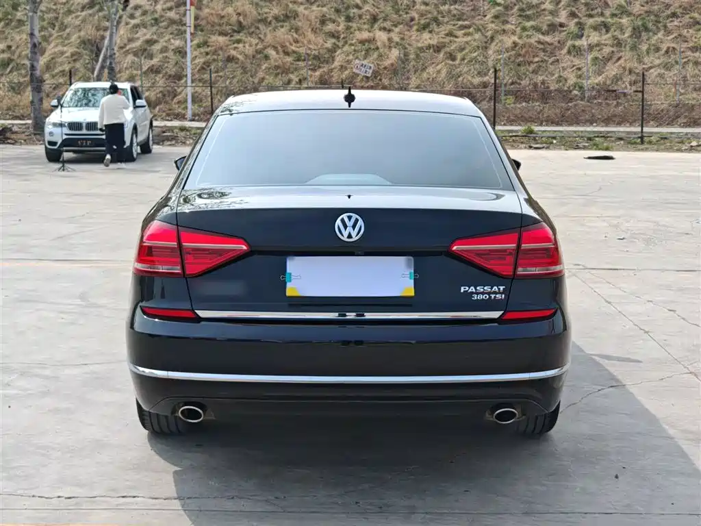 Volkswagen Passat 2017 — фото 25
