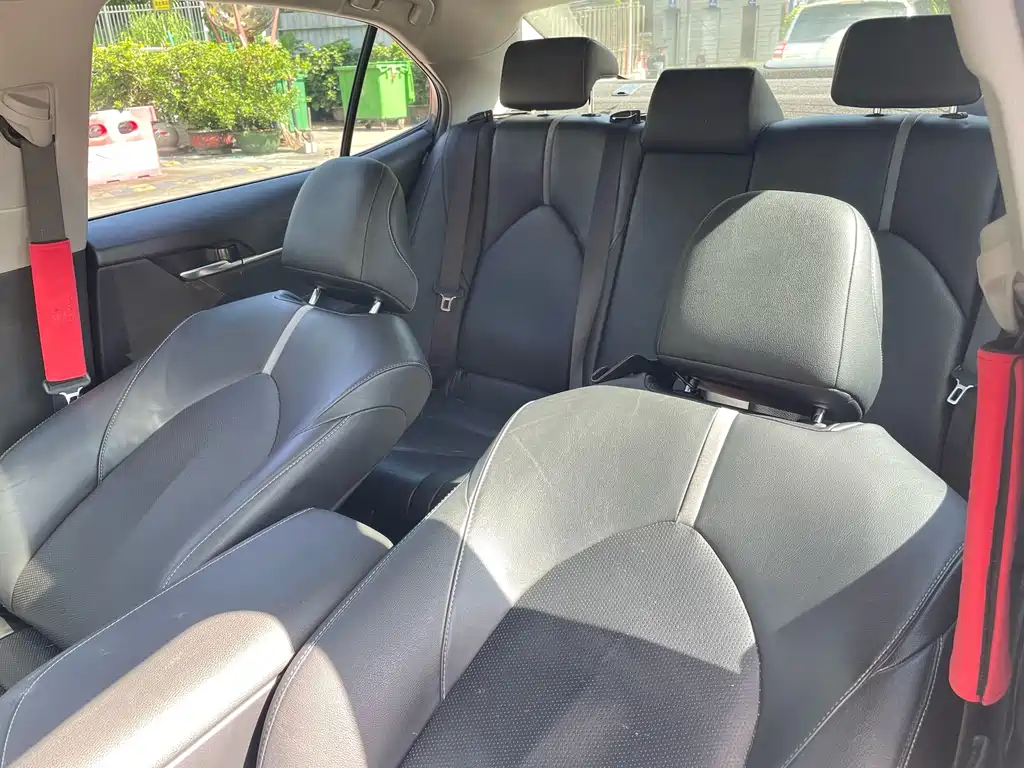 Toyota Camry 2021 — фото 18