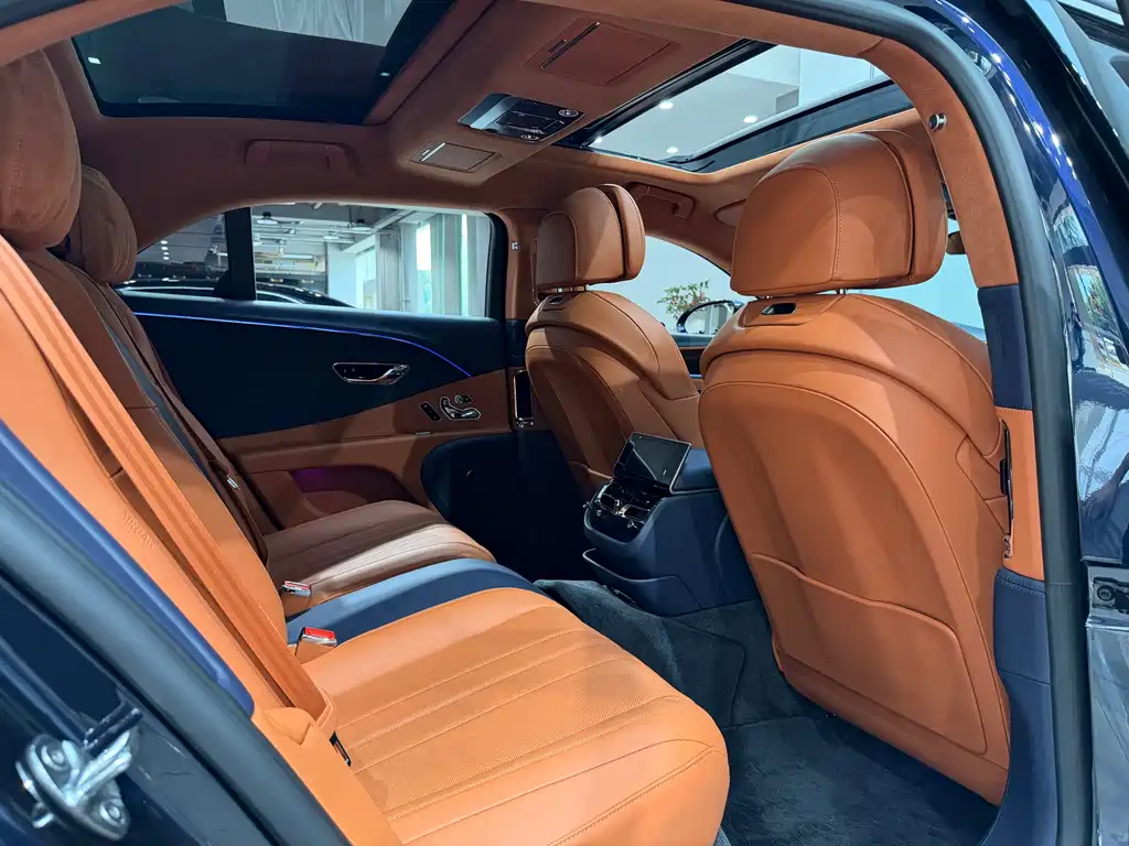 Bentley Flying Spur 2024 — фото 11