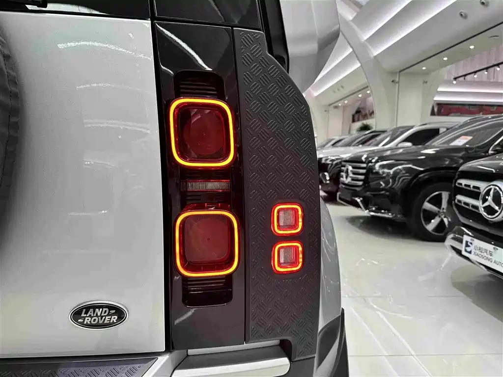 Land Rover Defender 2020 — фото 36
