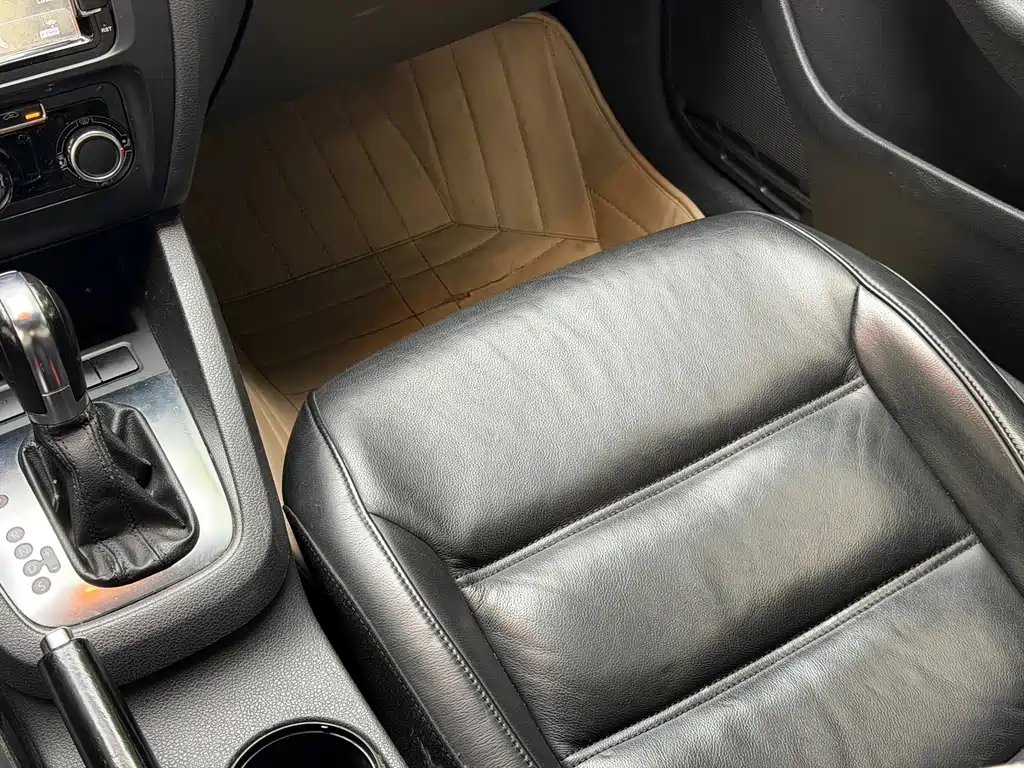 Volkswagen Sagitar 2013
