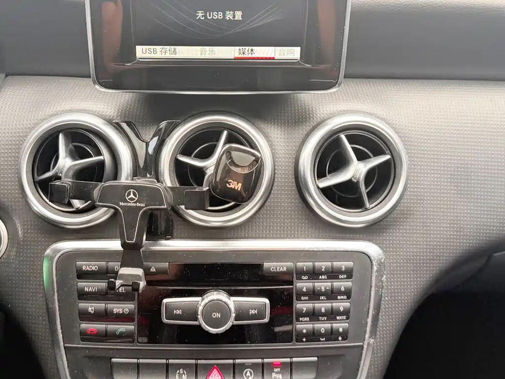 Mercedes-Benz A-Class 2016 — фото 20