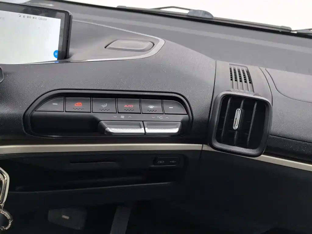 Baojun Kiwi EV 2022 — фото 12