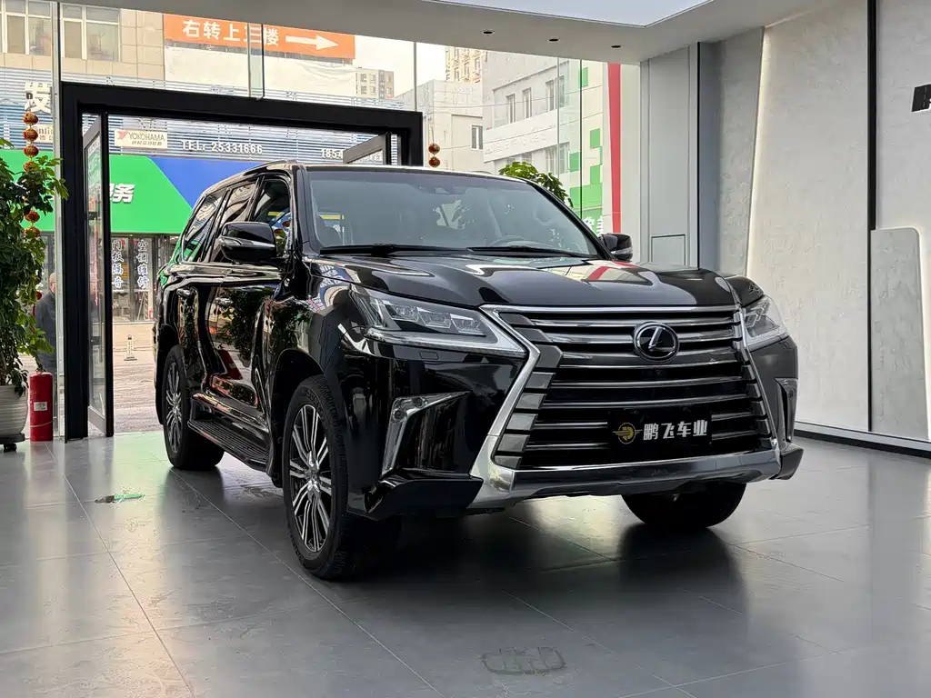 Lexus LX 2017 — фото 10