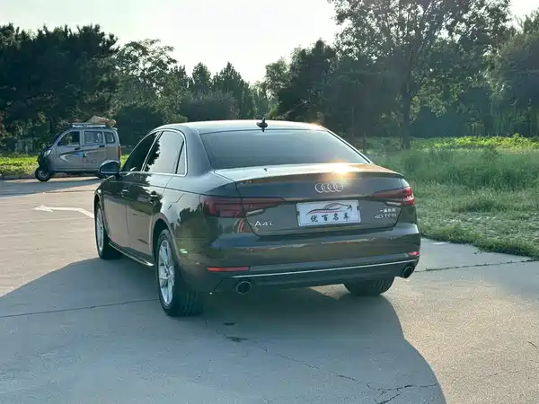 Audi A4L 2018