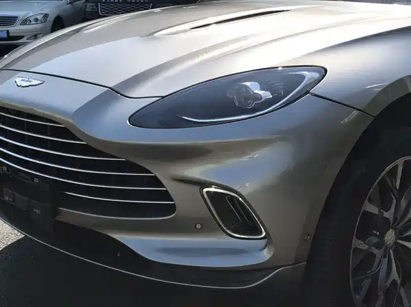 Aston Martin DBX 2023