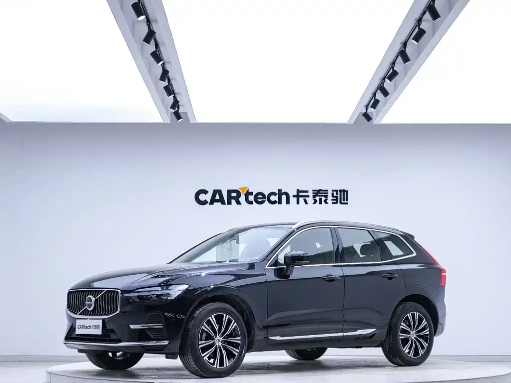 Volvo XC60 2021 — фото 1