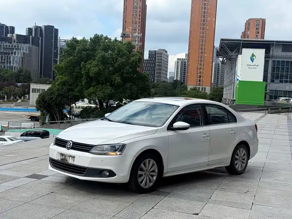 Volkswagen Sagitar 2015