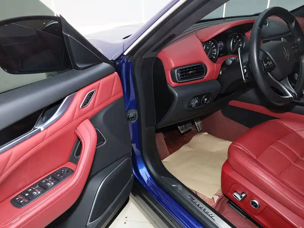 Maserati Levante 2023 — фото 10