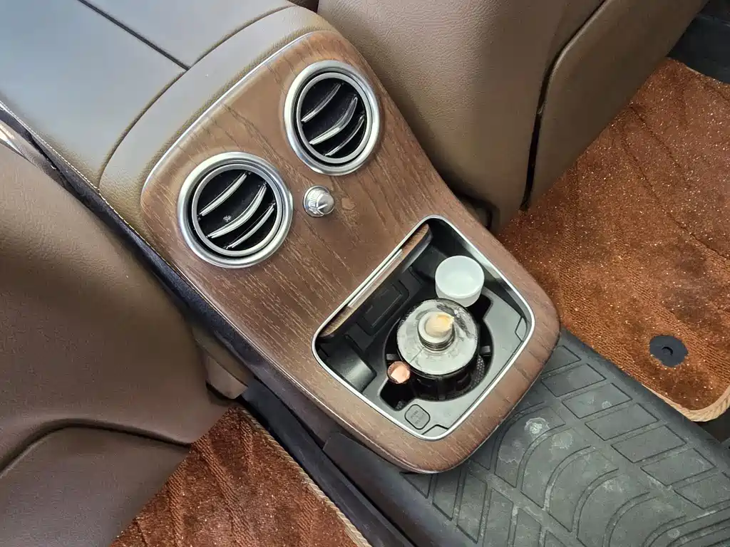 Mercedes-Benz E-Class 2023 — фото 12