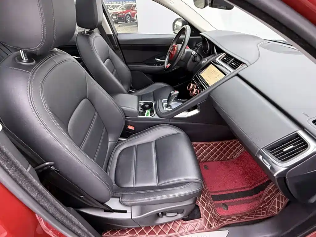 Jaguar E-PACE 2019 — фото 14