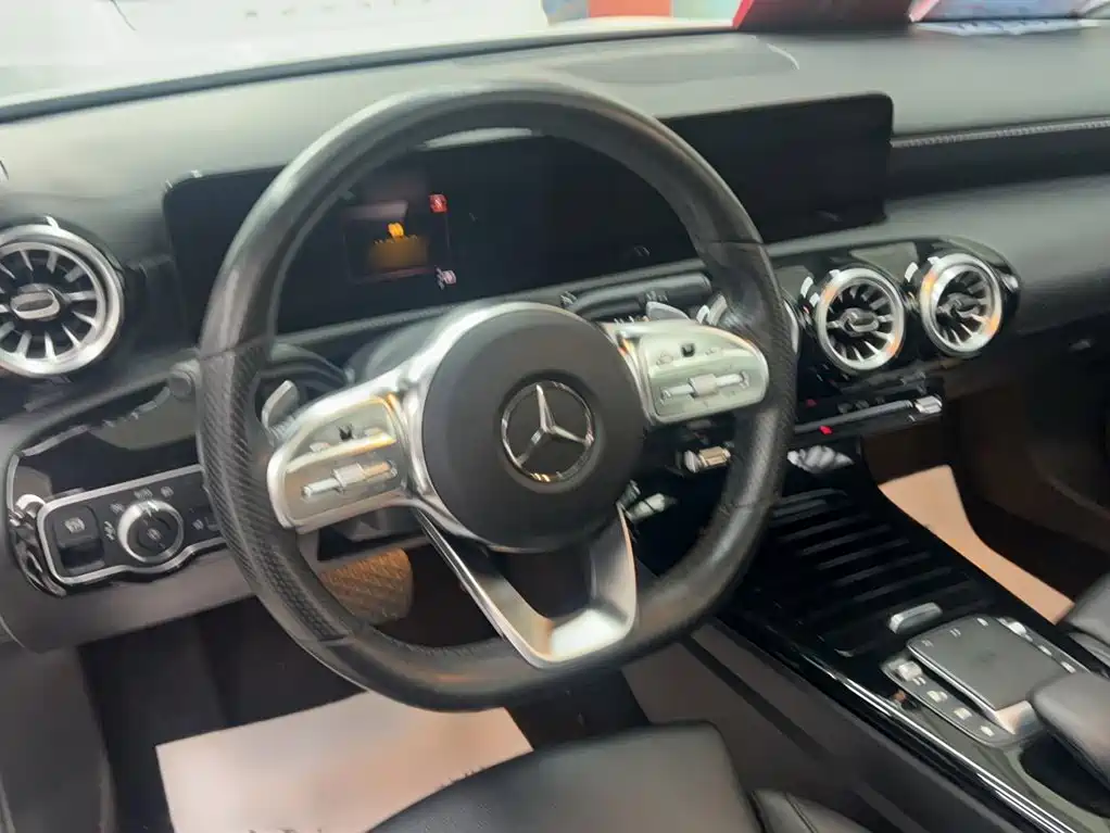 Mercedes-Benz A-Class 2022 — фото 6