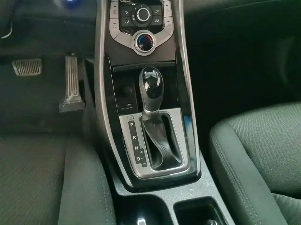 Hyundai Elantra Langdong 2017 — фото 14