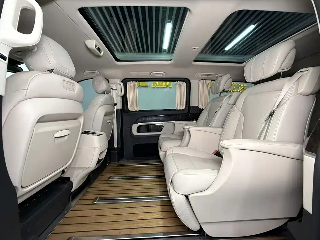 Mercedes-Benz V-Class 2021 — фото 15