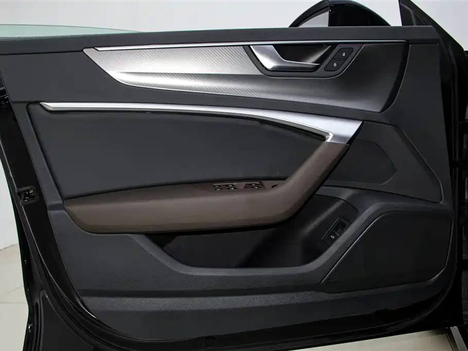 Audi A7L 2024 — фото 16