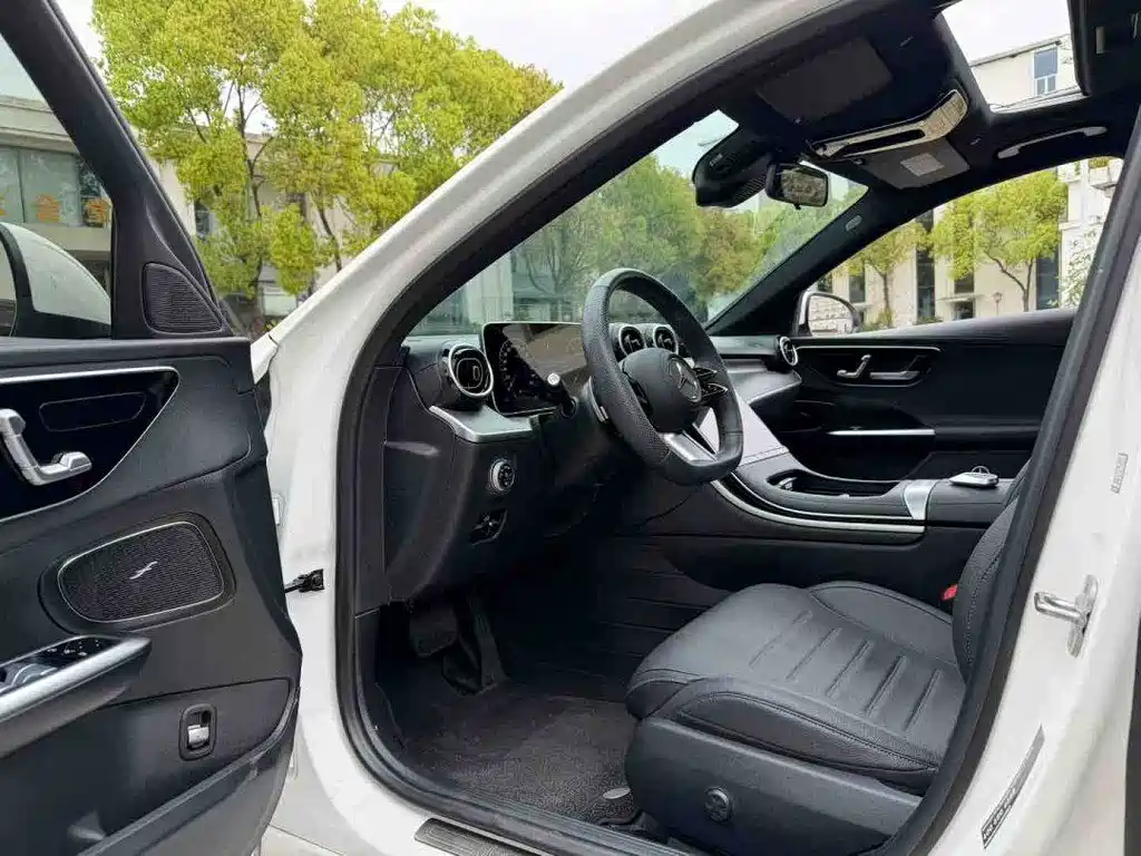 Mercedes-Benz C-Class 2024 — фото 4
