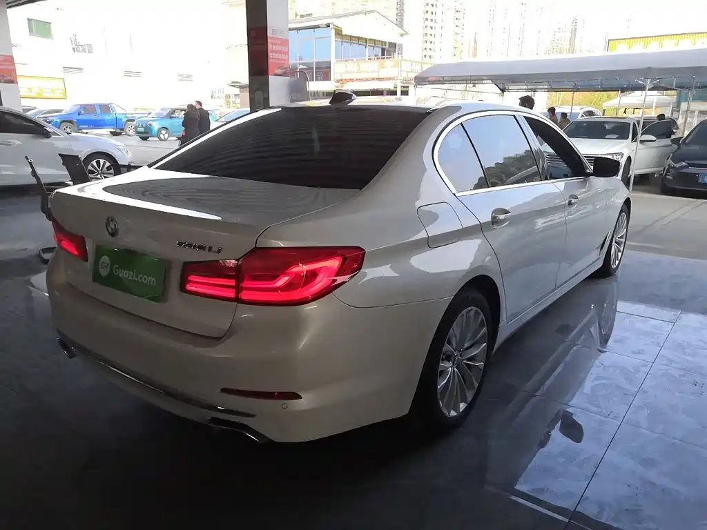 BMW 5 Series 2019 — фото 23