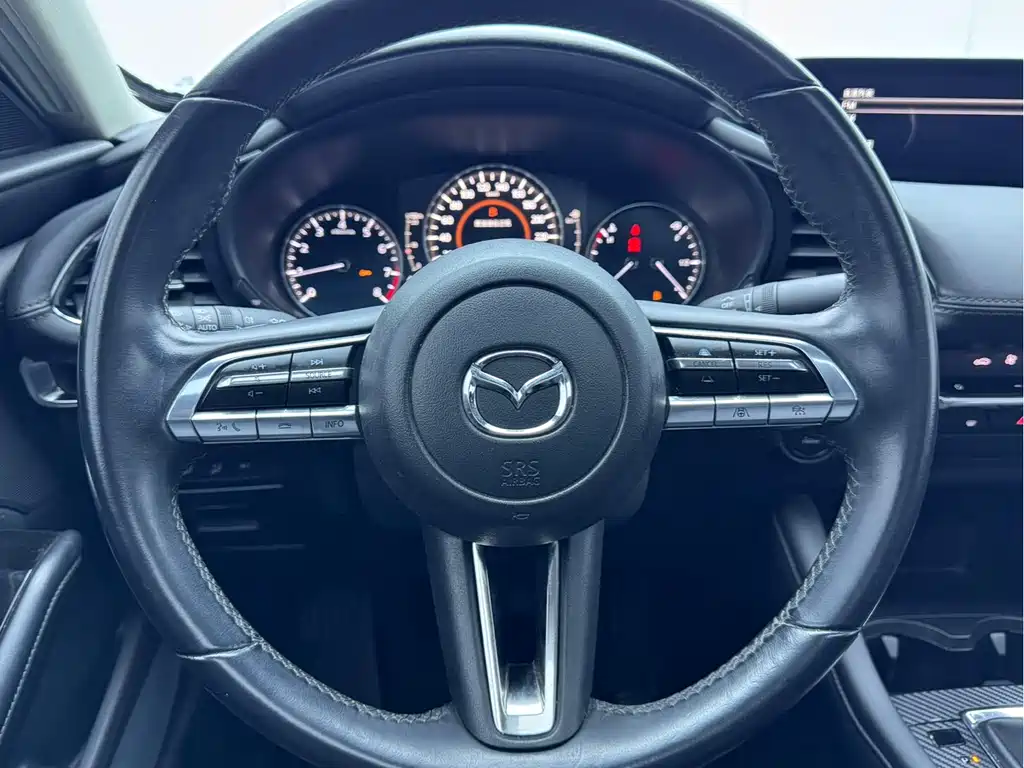 Mazda 3 Axela 2022 — фото 13