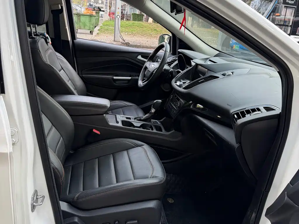 Ford Kuga 2017 — фото 10