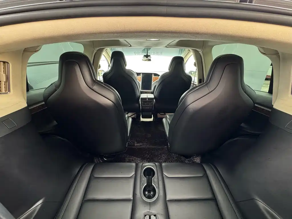 Tesla Model X 2019 — фото 11