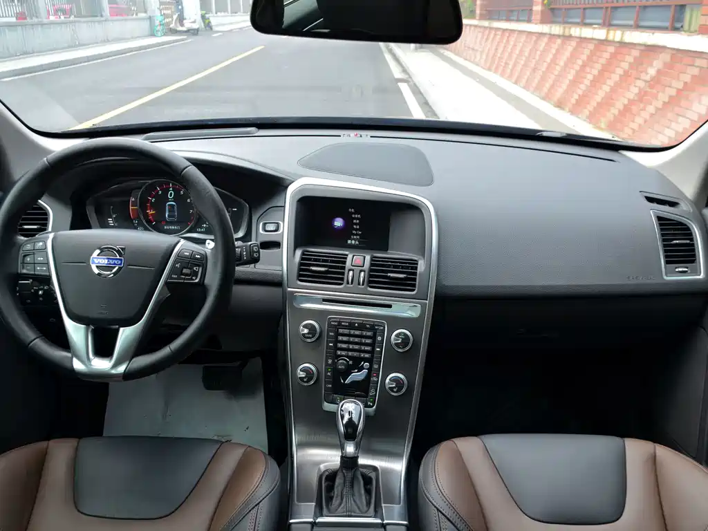 Volvo XC60 2015 — фото 11
