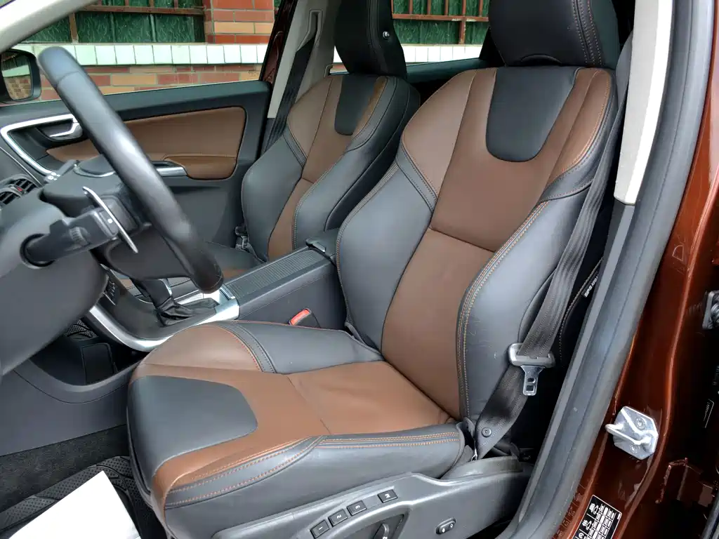 Volvo XC60 2015 — фото 15