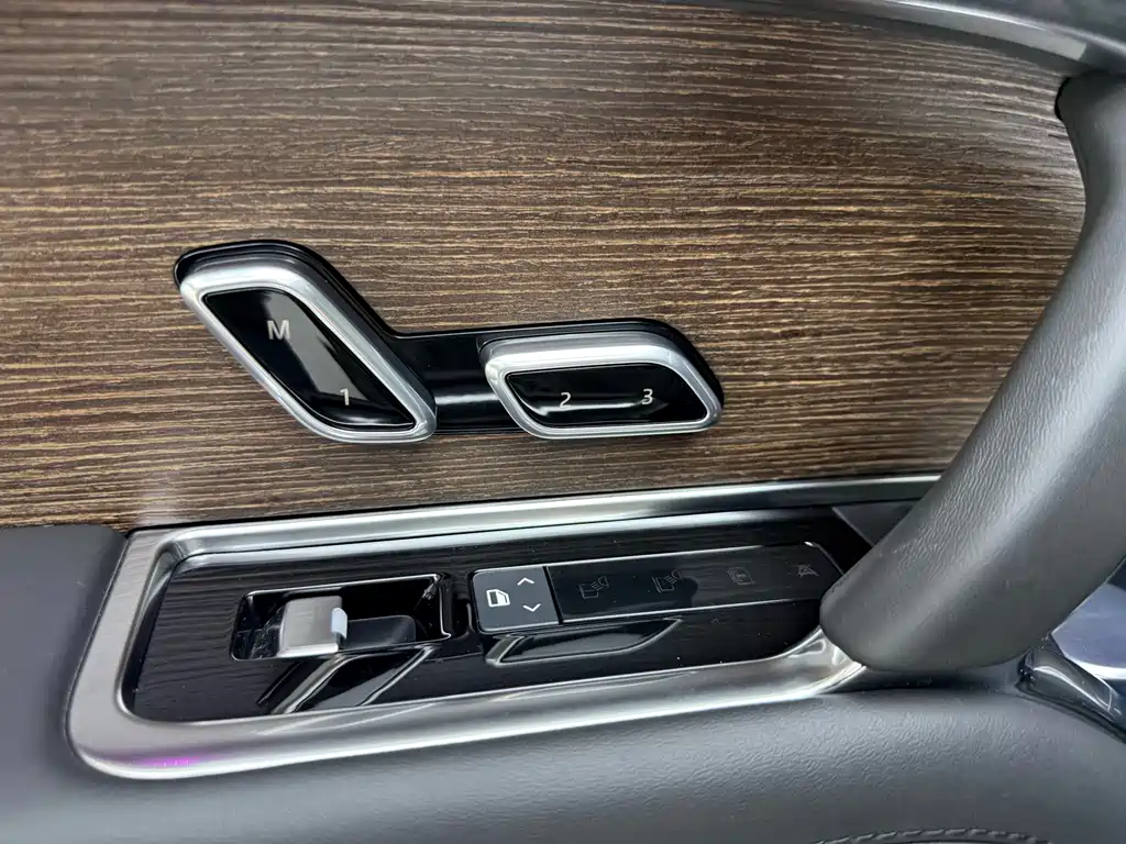 Land Rover Range Rover 2025 — фото 18