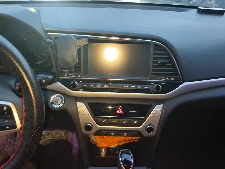 Hyundai Elantra 2018 — фото 13