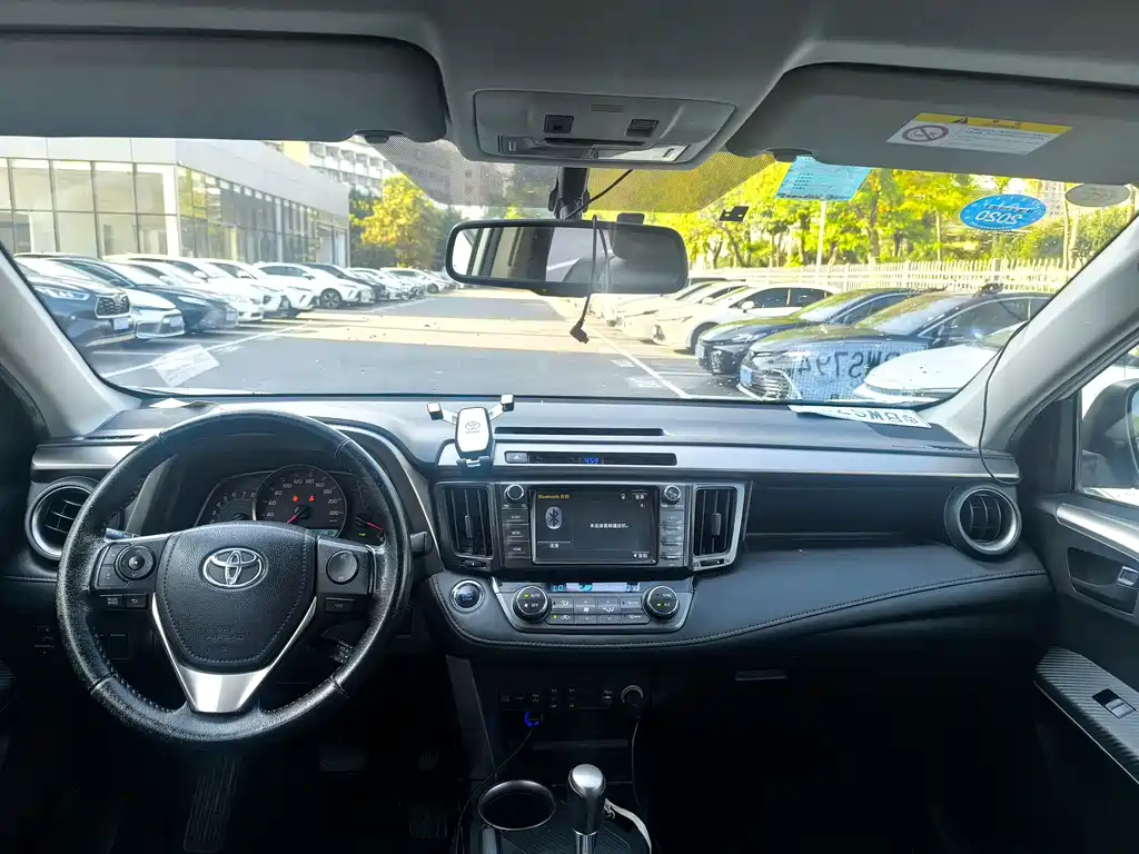 Toyota RAV4 2016 — фото 6